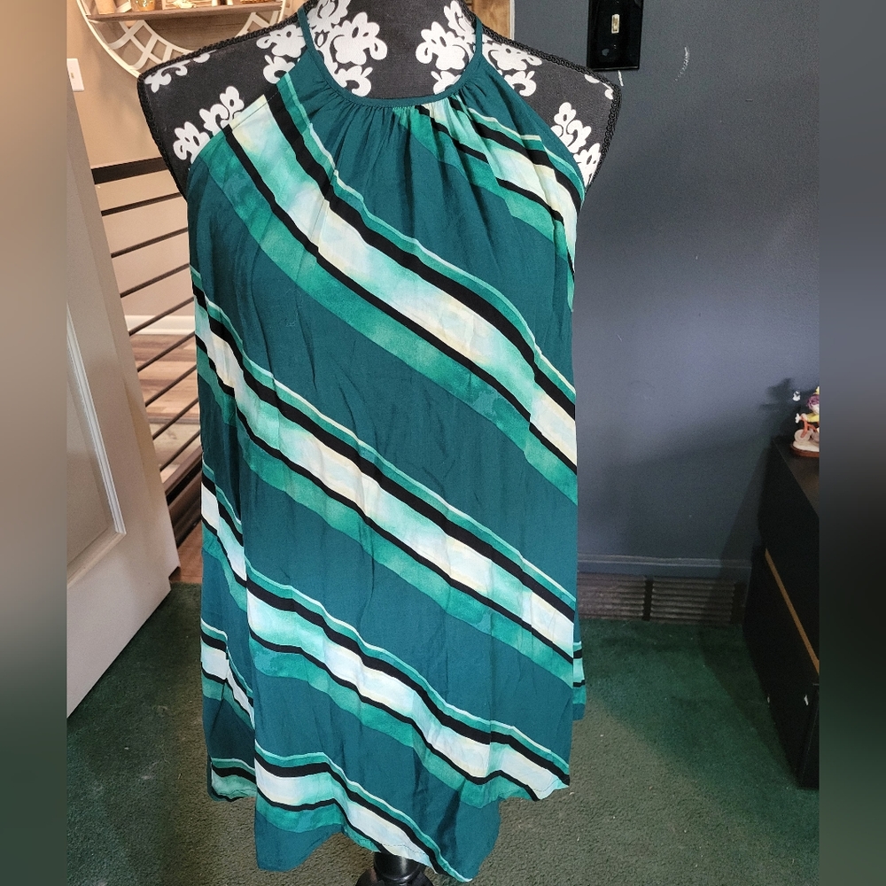 Woman's XS forever 21 contemporary super cute halter dress